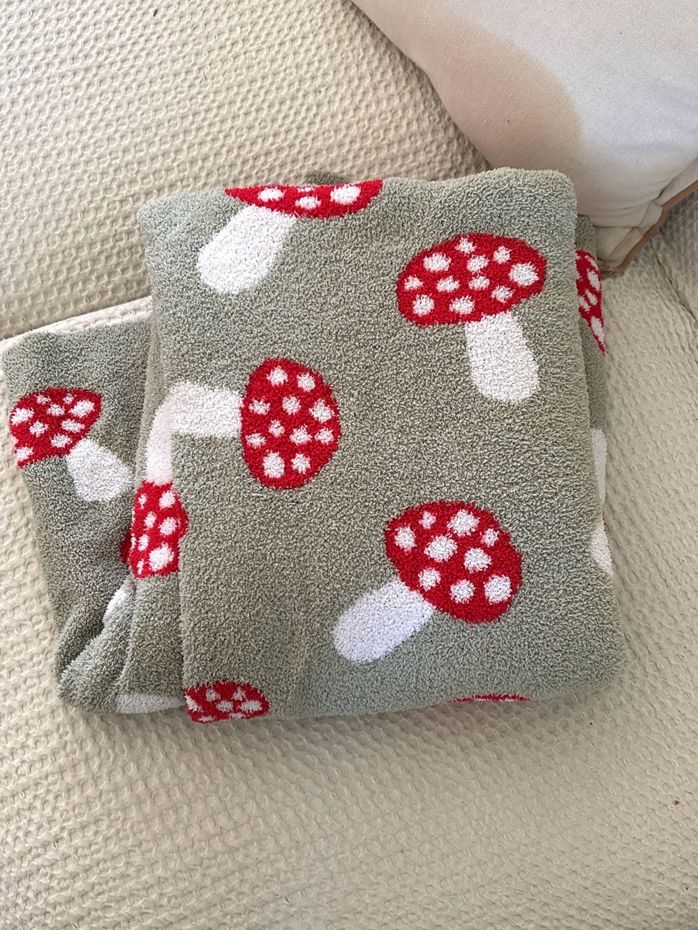 Soft Mushroom throw blanket